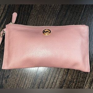 Authentic Michael Kors Pebbled Leather Wristlet/Clutch Mauve Pink Zip Pouch